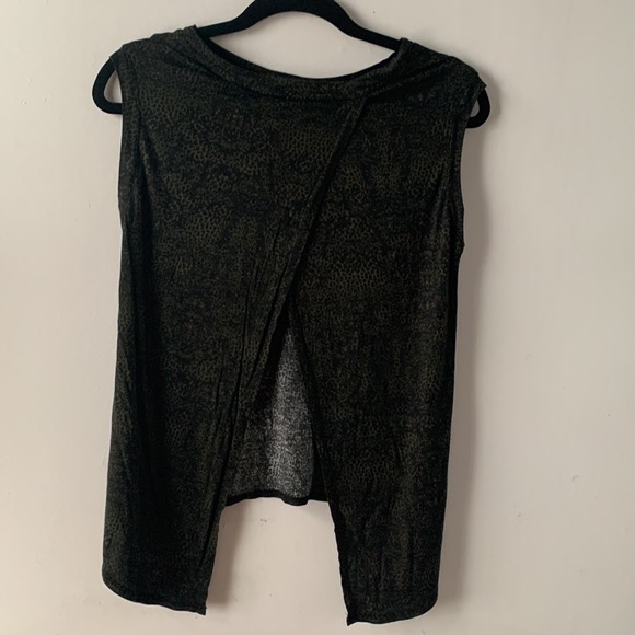 5$ with bundle 😀 Cute top (open back!) - Picture 3 of 11